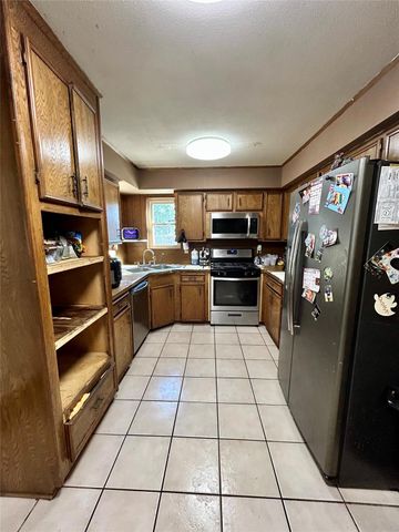 113 E Larkspur, White Oak, TX 75693