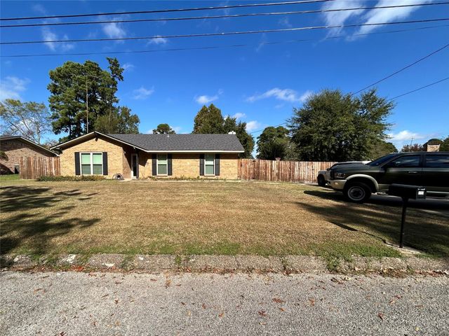 113 E Larkspur, White Oak, TX 75693