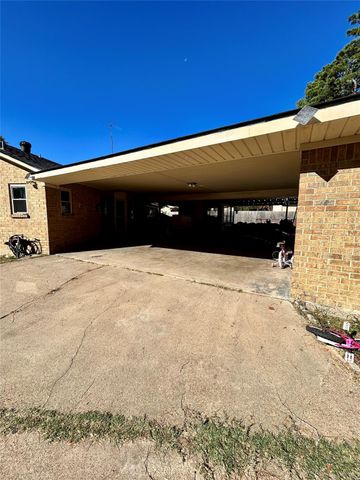 113 E Larkspur, White Oak, TX 75693