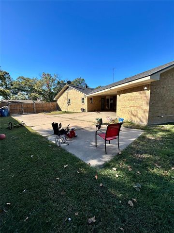 113 E Larkspur, White Oak, TX 75693