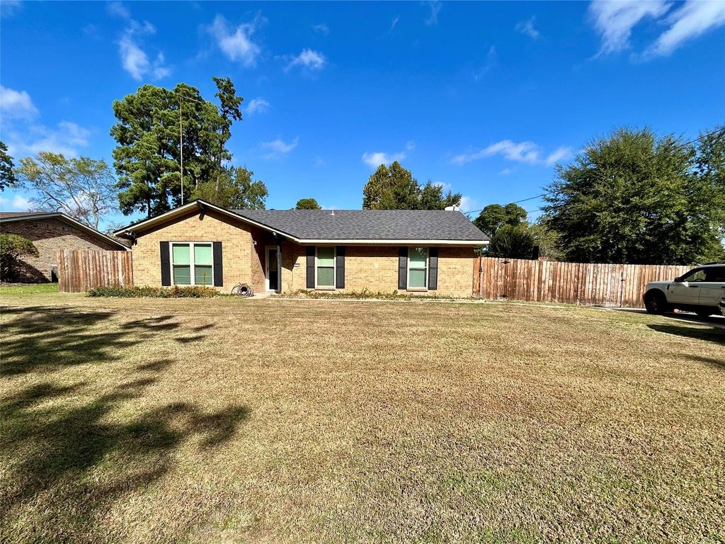 113 E Larkspur, White Oak, TX 75693
