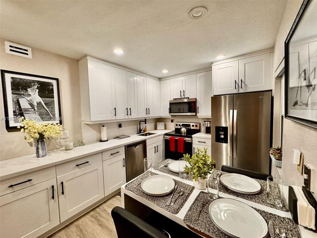 1423 Holly Heights Dr 19, Fort Lauderdale, FL 33304