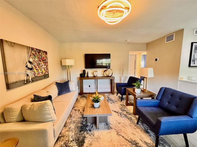 1423 Holly Heights Dr 19, Fort Lauderdale, FL 33304