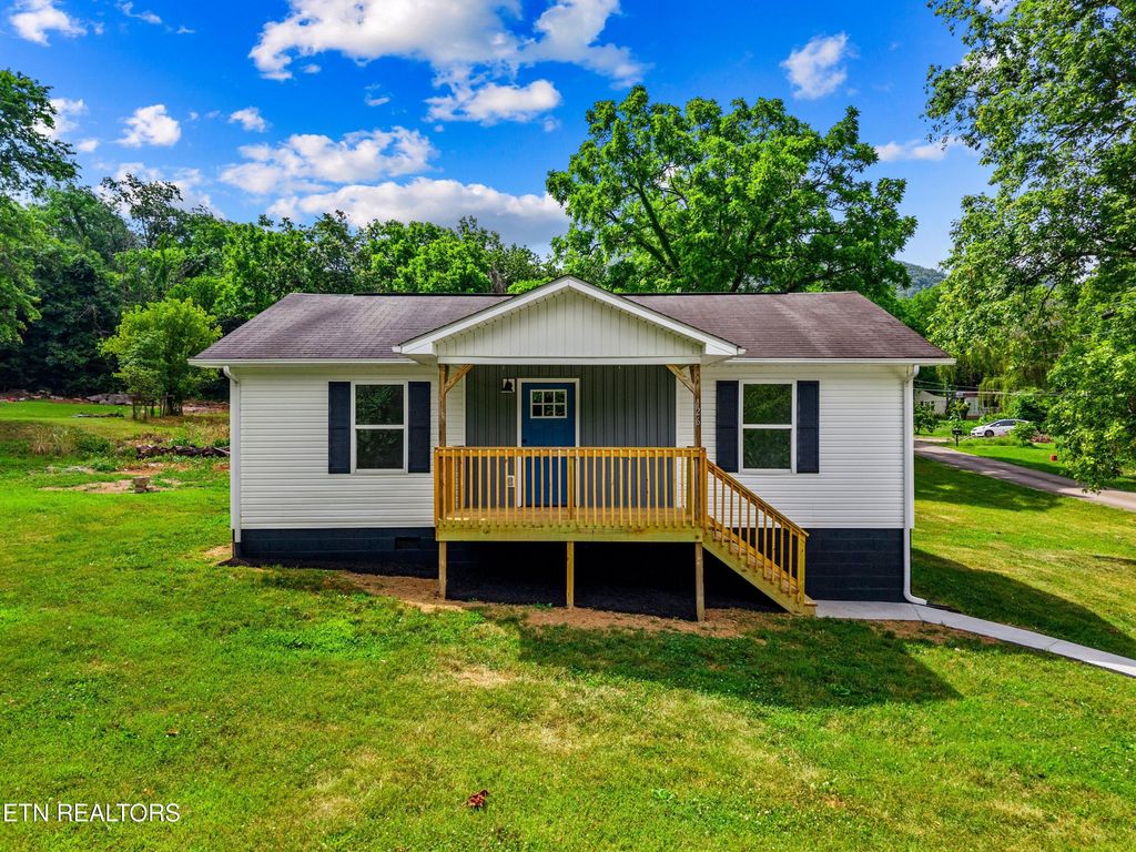 126 Double Cave Rd, Rutledge, TN 37861