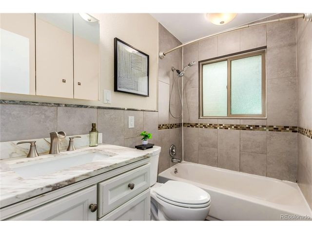 2391 Jamaica St, Aurora, CO 80010