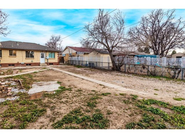 2391 Jamaica St, Aurora, CO 80010