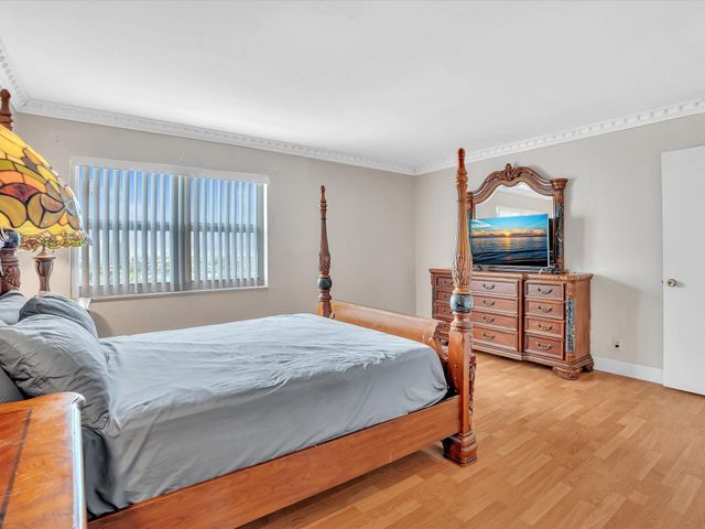 401 Golden Isles Drive 1007, Hallandale Beach, FL 33009