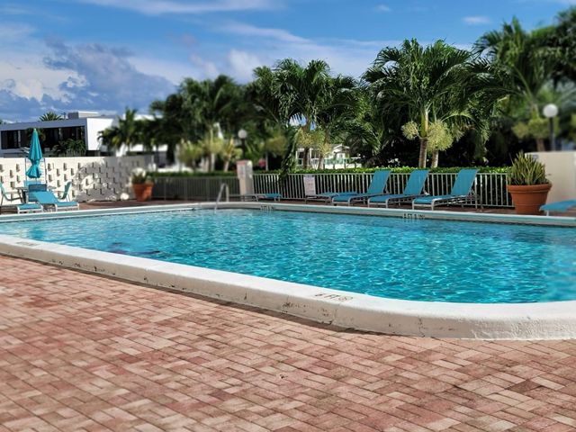 401 Golden Isles Drive 1007, Hallandale Beach, FL 33009