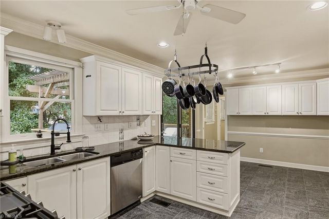 5009 Meadow Hill Court, Winston-salem, NC 27106