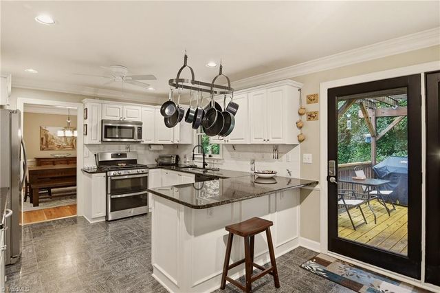 5009 Meadow Hill Court, Winston-salem, NC 27106