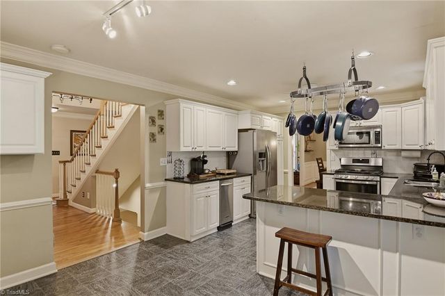 5009 Meadow Hill Court, Winston-salem, NC 27106