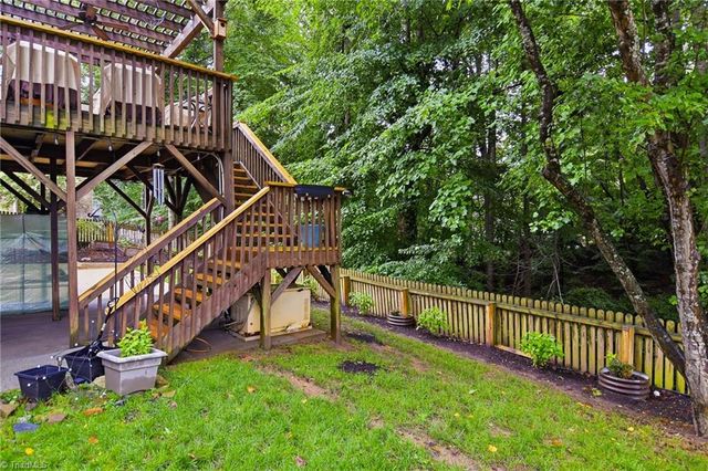 5009 Meadow Hill Court, Winston-salem, NC 27106