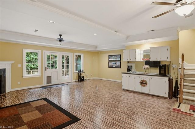 5009 Meadow Hill Court, Winston-salem, NC 27106