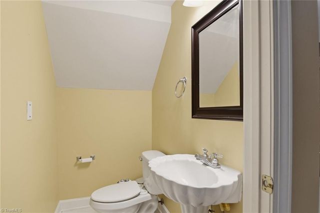 5009 Meadow Hill Court, Winston-salem, NC 27106