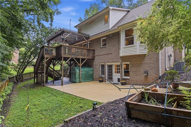 5009 Meadow Hill Court, Winston-salem, NC 27106