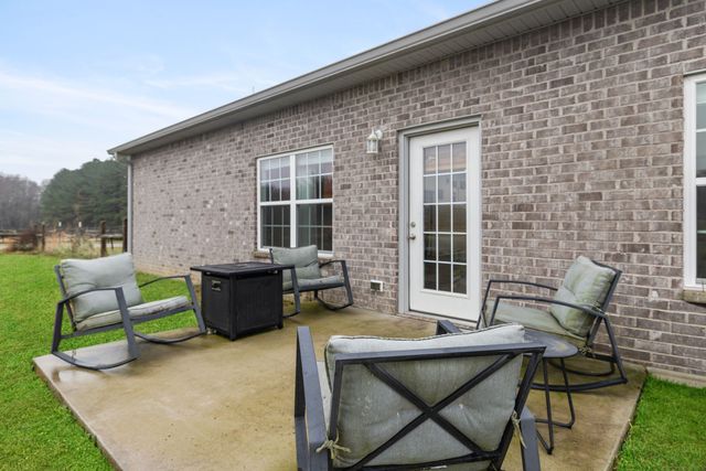 22 Hickory Dr, Manchester, TN 37355