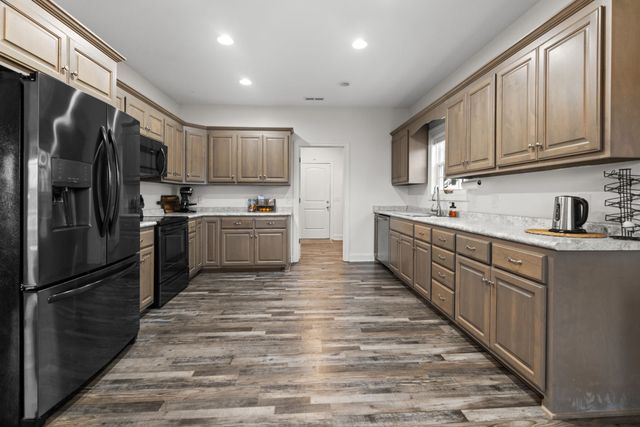 22 Hickory Dr, Manchester, TN 37355