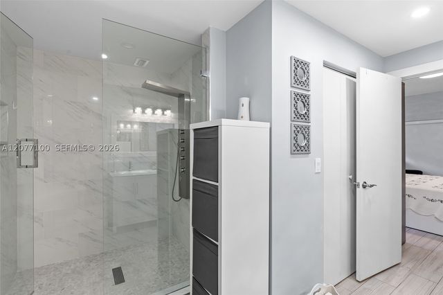 1064 NW 97th Ave 219, Pembroke Pines, FL 33024