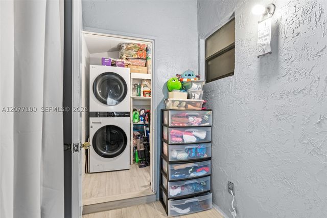 1064 NW 97th Ave 219, Pembroke Pines, FL 33024