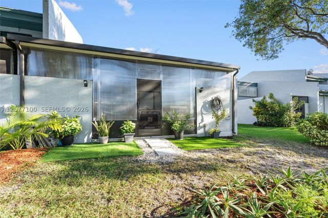 1064 NW 97th Ave 219, Pembroke Pines, FL 33024