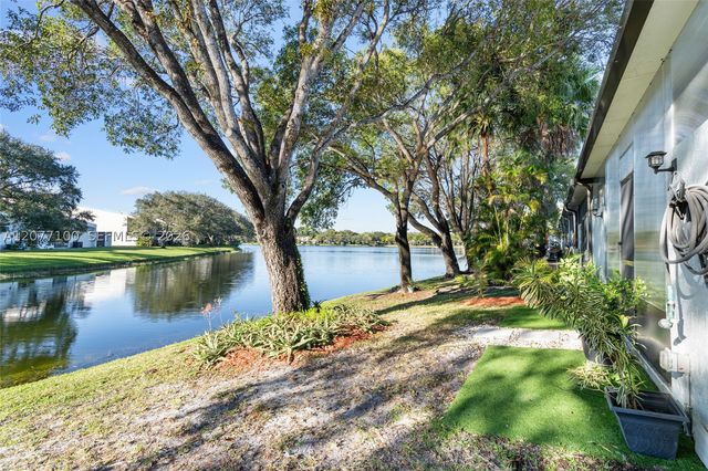 1064 NW 97th Ave 219, Pembroke Pines, FL 33024