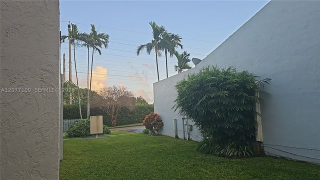 1064 NW 97th Ave 219, Pembroke Pines, FL 33024