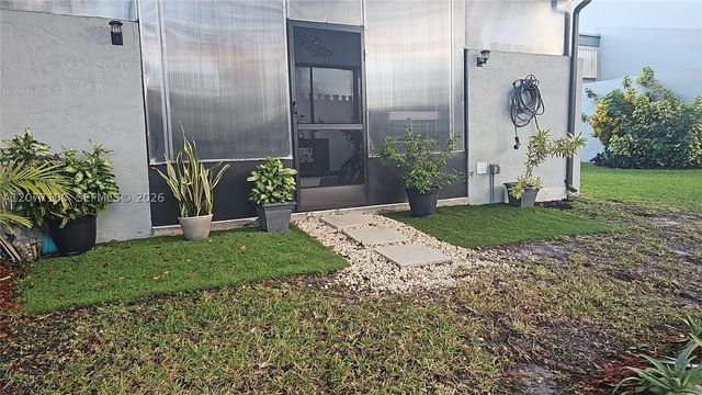 1064 NW 97th Ave 219, Pembroke Pines, FL 33024