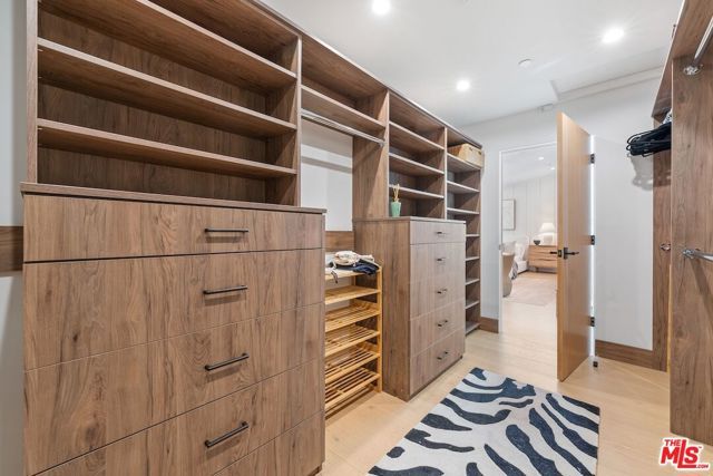 20226 Lorenzana Drive, Woodland Hills (los Angeles), CA 91364