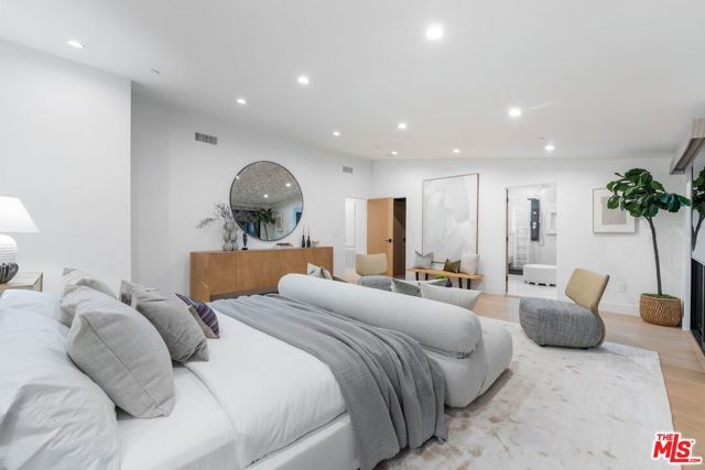 20226 Lorenzana Drive, Woodland Hills (los Angeles), CA 91364