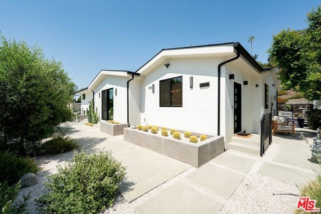 20226 Lorenzana Drive, Woodland Hills (los Angeles), CA 91364