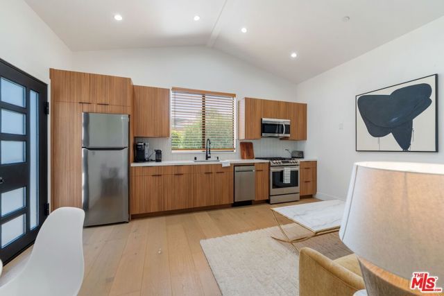 20226 Lorenzana Drive, Woodland Hills (los Angeles), CA 91364