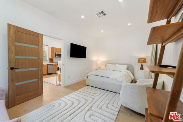 20226 Lorenzana Drive, Woodland Hills (los Angeles), CA 91364