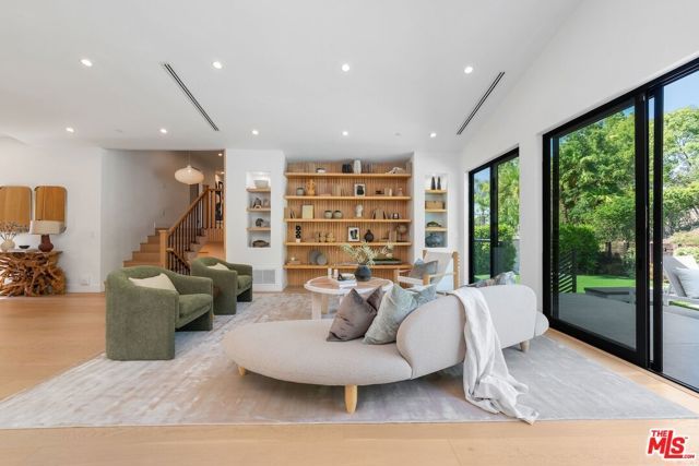 20226 Lorenzana Drive, Woodland Hills (los Angeles), CA 91364