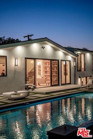 20226 Lorenzana Drive, Woodland Hills (los Angeles), CA 91364