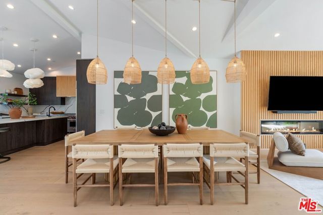 20226 Lorenzana Drive, Woodland Hills (los Angeles), CA 91364