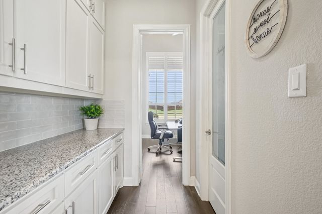 8230 Palmer Lane, Waxahachie, TX 75167