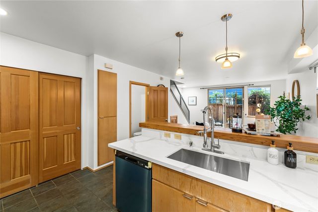 2008 15th Ave South, Seattle, WA 98144
