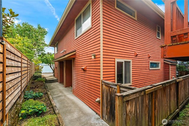 2008 15th Ave South, Seattle, WA 98144
