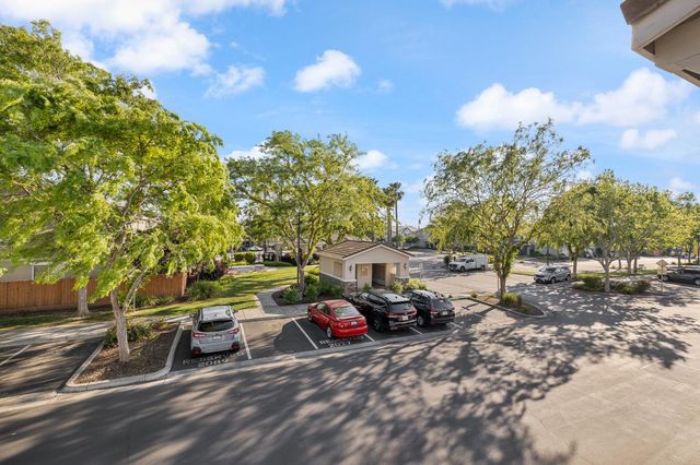 2089 Boccioni Lane, Clovis, CA 93611