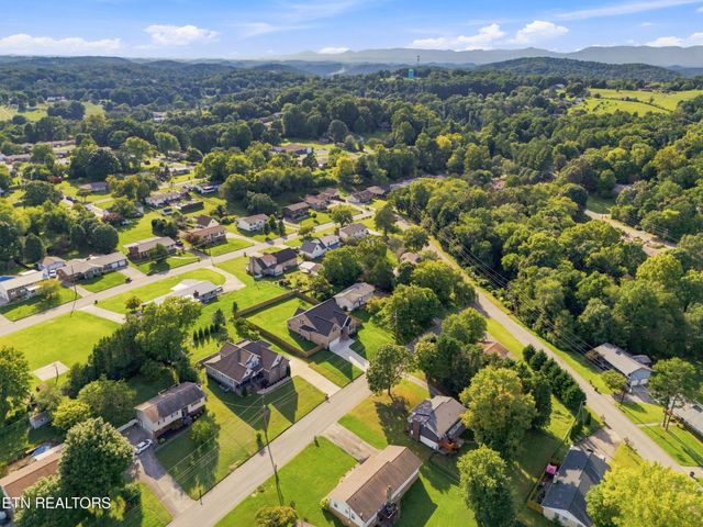 8017 Little Joe Rd, Powell, TN 37849