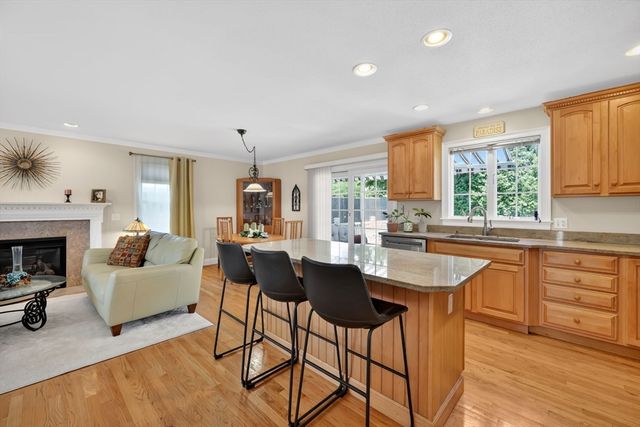 94 Meadowbrook Rd, East Longmeadow, MA 01028