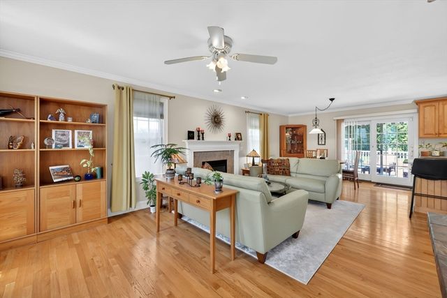 94 Meadowbrook Rd, East Longmeadow, MA 01028