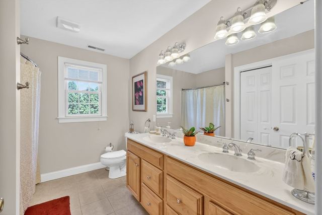 94 Meadowbrook Rd, East Longmeadow, MA 01028