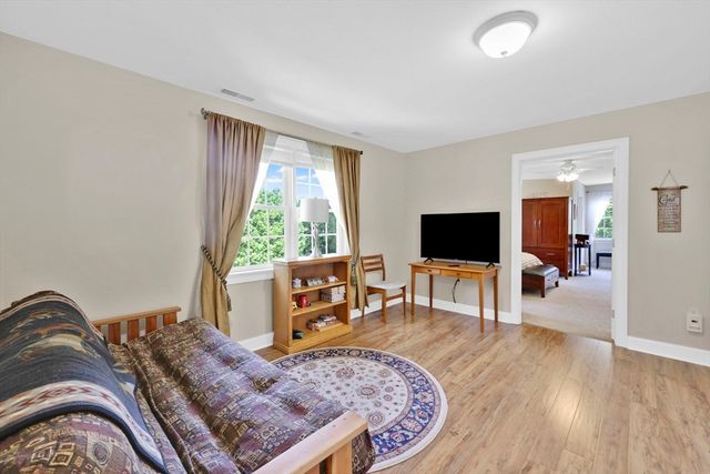 94 Meadowbrook Rd, East Longmeadow, MA 01028