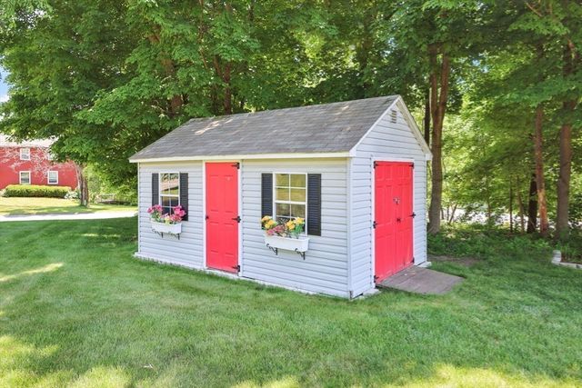 94 Meadowbrook Rd, East Longmeadow, MA 01028