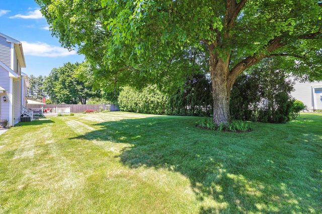 94 Meadowbrook Rd, East Longmeadow, MA 01028