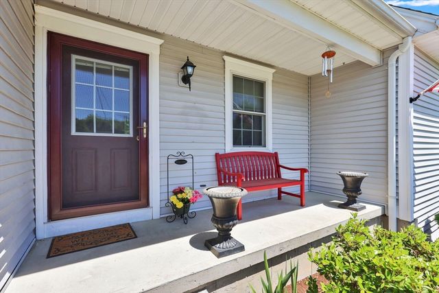 94 Meadowbrook Rd, East Longmeadow, MA 01028