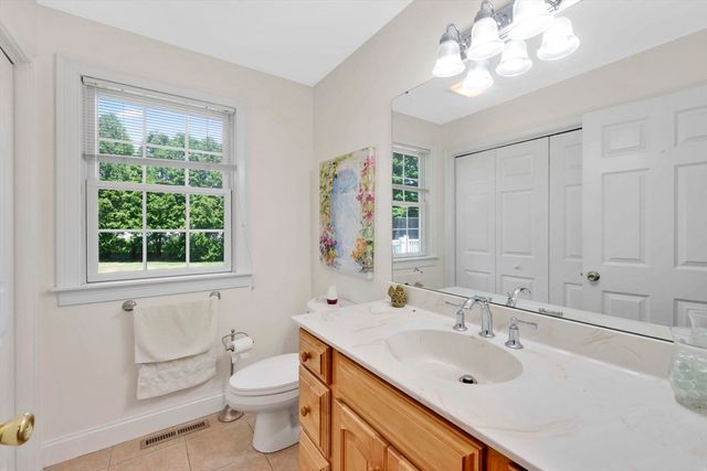 94 Meadowbrook Rd, East Longmeadow, MA 01028