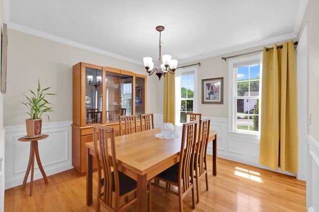 94 Meadowbrook Rd, East Longmeadow, MA 01028