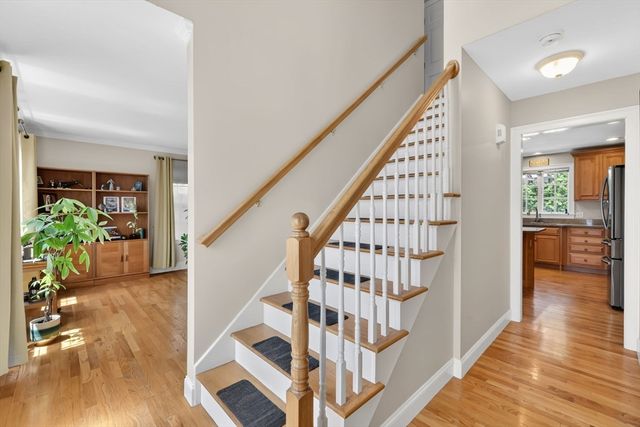 94 Meadowbrook Rd, East Longmeadow, MA 01028
